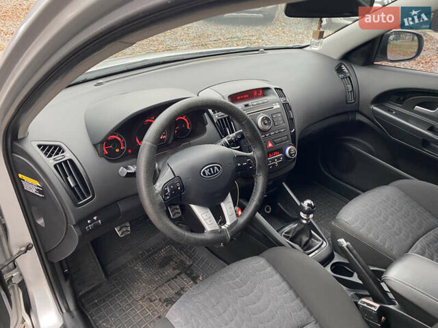 Серый Киа Сид, объемом двигателя 1.58 л и пробегом 204 тыс. км за 6299 $, фото 21 на Automoto.ua