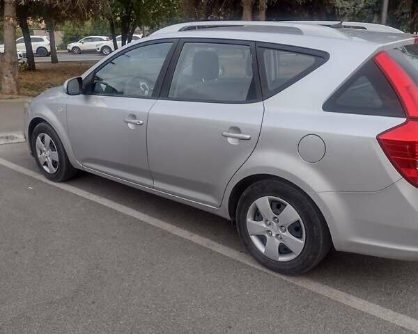 Серый Киа Сид, объемом двигателя 1.4 л и пробегом 151 тыс. км за 6400 $, фото 9 на Automoto.ua