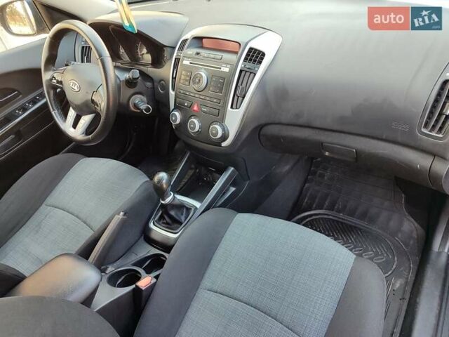 Серый Киа Сид, объемом двигателя 1.4 л и пробегом 146 тыс. км за 5999 $, фото 2 на Automoto.ua