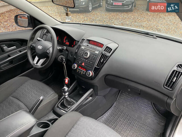 Серый Киа Сид, объемом двигателя 1.58 л и пробегом 204 тыс. км за 6299 $, фото 35 на Automoto.ua