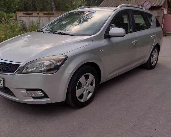 Серый Киа Сид, объемом двигателя 1.4 л и пробегом 156 тыс. км за 6350 $, фото 16 на Automoto.ua