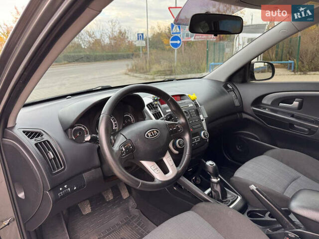 Серый Киа Сид, объемом двигателя 1.6 л и пробегом 276 тыс. км за 6700 $, фото 32 на Automoto.ua