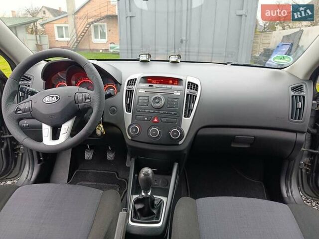 Серый Киа Сид, объемом двигателя 1.4 л и пробегом 187 тыс. км за 6500 $, фото 17 на Automoto.ua
