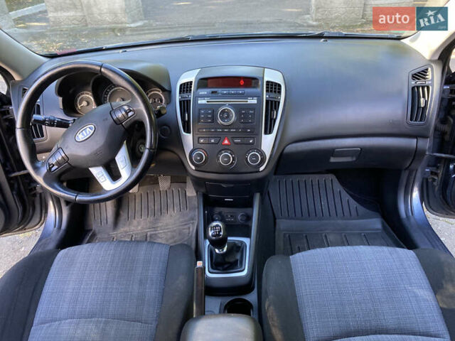 Серый Киа Сид, объемом двигателя 1.4 л и пробегом 181 тыс. км за 6700 $, фото 26 на Automoto.ua