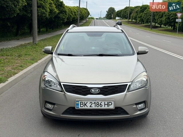 Серый Киа Сид, объемом двигателя 1.58 л и пробегом 291 тыс. км за 6400 $, фото 13 на Automoto.ua
