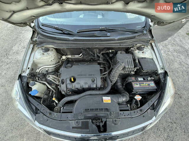 Серый Киа Сид, объемом двигателя 1.6 л и пробегом 190 тыс. км за 5900 $, фото 32 на Automoto.ua