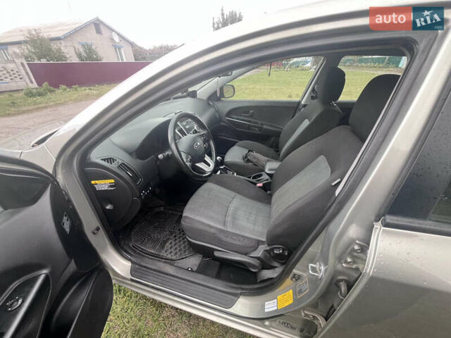 Серый Киа Сид, объемом двигателя 1.6 л и пробегом 238 тыс. км за 6800 $, фото 14 на Automoto.ua