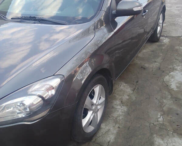 Серый Киа Сид, объемом двигателя 1.6 л и пробегом 211 тыс. км за 6900 $, фото 1 на Automoto.ua