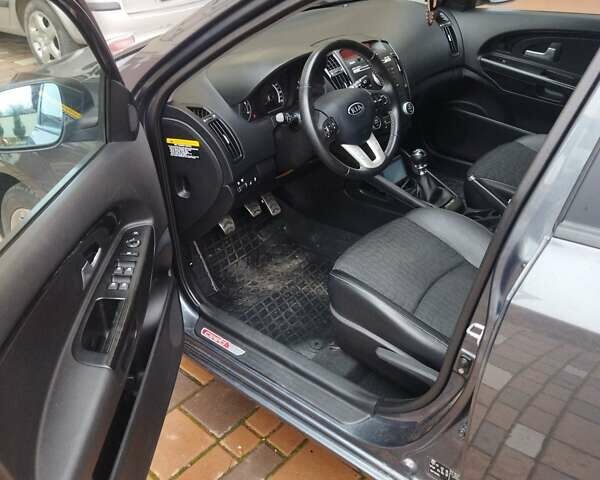 Серый Киа Сид, объемом двигателя 1.58 л и пробегом 142 тыс. км за 6800 $, фото 6 на Automoto.ua