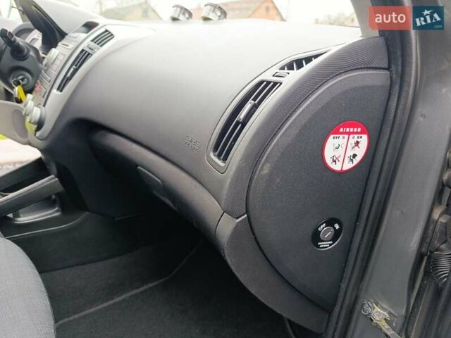 Серый Киа Сид, объемом двигателя 1.4 л и пробегом 187 тыс. км за 6500 $, фото 20 на Automoto.ua