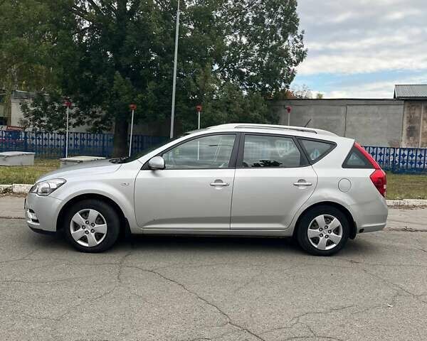 Серый Киа Сид, объемом двигателя 1.4 л и пробегом 220 тыс. км за 6999 $, фото 2 на Automoto.ua