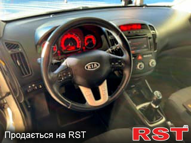 Серый Киа Сид, объемом двигателя 1.4 л и пробегом 265 тыс. км за 7000 $, фото 5 на Automoto.ua