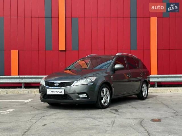 Серый Киа Сид, объемом двигателя 1.58 л и пробегом 241 тыс. км за 7490 $, фото 3 на Automoto.ua