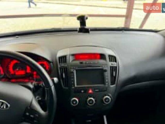 Сірий Кіа Сід, об'ємом двигуна 1.4 л та пробігом 200 тис. км за 7500 $, фото 5 на Automoto.ua