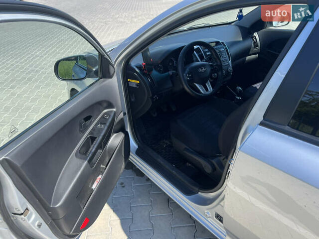 Серый Киа Сид, объемом двигателя 1.6 л и пробегом 264 тыс. км за 6800 $, фото 5 на Automoto.ua