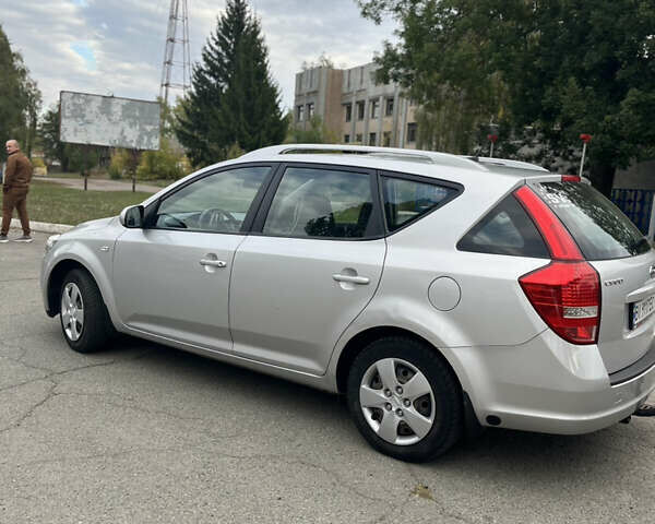 Серый Киа Сид, объемом двигателя 1.4 л и пробегом 220 тыс. км за 7000 $, фото 3 на Automoto.ua