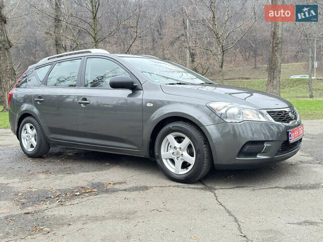 Серый Киа Сид, объемом двигателя 1.59 л и пробегом 187 тыс. км за 6700 $, фото 17 на Automoto.ua