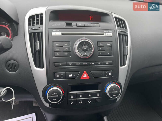 Серый Киа Сид, объемом двигателя 1.59 л и пробегом 207 тыс. км за 6700 $, фото 25 на Automoto.ua