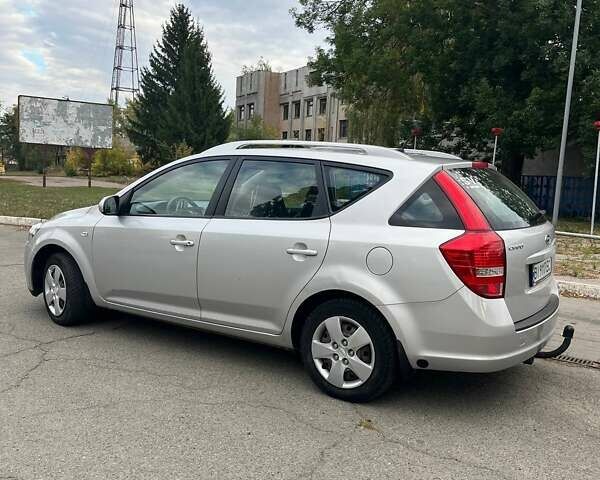 Серый Киа Сид, объемом двигателя 1.4 л и пробегом 220 тыс. км за 6999 $, фото 3 на Automoto.ua