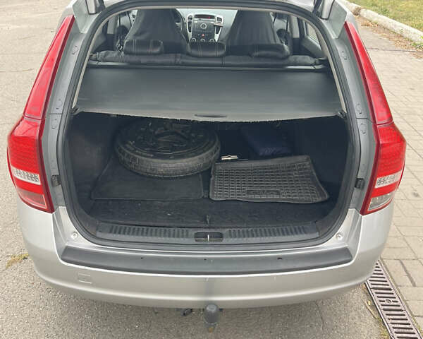 Серый Киа Сид, объемом двигателя 1.4 л и пробегом 220 тыс. км за 7000 $, фото 6 на Automoto.ua