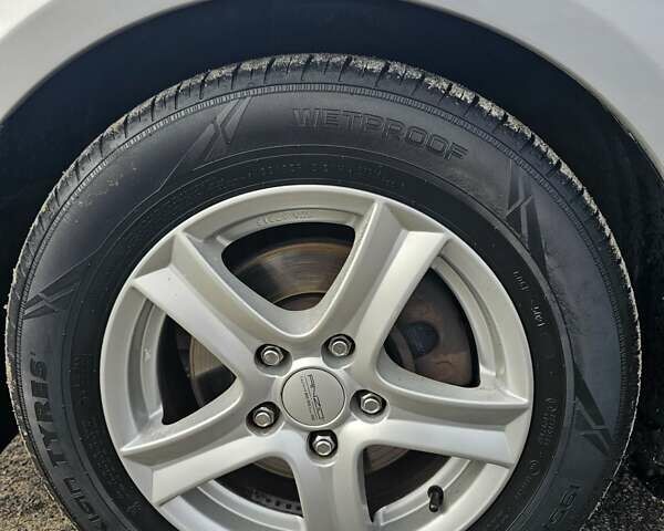 Серый Киа Сид, объемом двигателя 1.6 л и пробегом 190 тыс. км за 7200 $, фото 3 на Automoto.ua