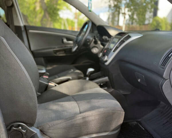 Сірий Кіа Сід, об'ємом двигуна 1.6 л та пробігом 238 тис. км за 7500 $, фото 14 на Automoto.ua