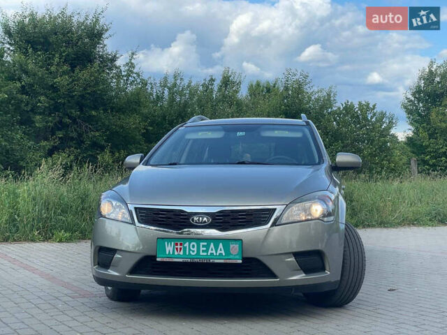 Серый Киа Сид, объемом двигателя 1.4 л и пробегом 213 тыс. км за 5000 $, фото 1 на Automoto.ua