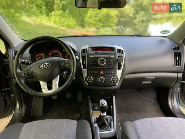 Серый Киа Сид, объемом двигателя 1.4 л и пробегом 178 тыс. км за 6900 $, фото 18 на Automoto.ua