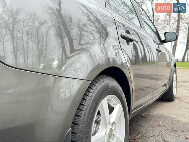 Серый Киа Сид, объемом двигателя 1.59 л и пробегом 187 тыс. км за 6700 $, фото 25 на Automoto.ua