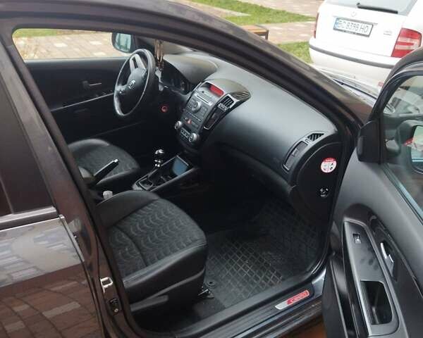 Серый Киа Сид, объемом двигателя 1.58 л и пробегом 142 тыс. км за 6800 $, фото 1 на Automoto.ua