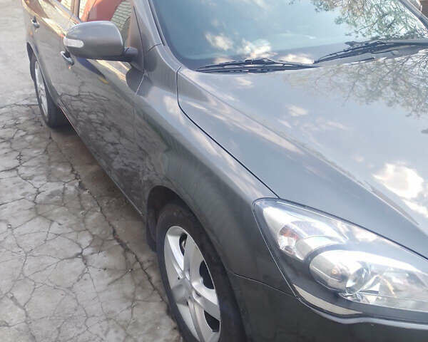 Серый Киа Сид, объемом двигателя 1.6 л и пробегом 211 тыс. км за 6900 $, фото 2 на Automoto.ua