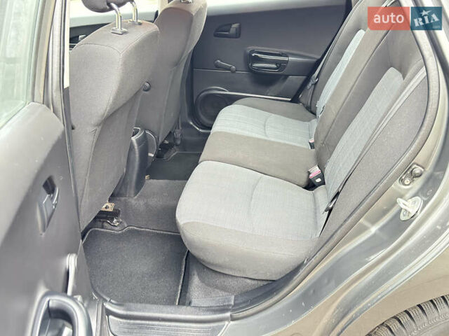 Серый Киа Сид, объемом двигателя 1.59 л и пробегом 187 тыс. км за 6700 $, фото 35 на Automoto.ua