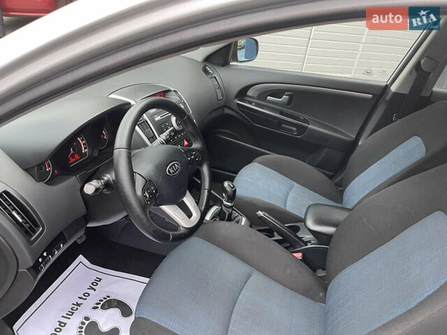 Серый Киа Сид, объемом двигателя 1.59 л и пробегом 207 тыс. км за 6700 $, фото 22 на Automoto.ua