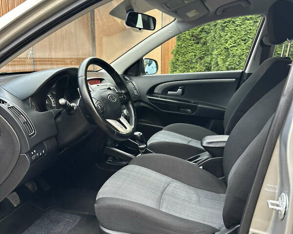 Киа Сид 2011 в Калуше на Automoto.ua Серый Киа Сид, объемом двигателя 1.6 л и пробегом 225 тыс. км за 6200 $, фото 21 на Automoto.ua