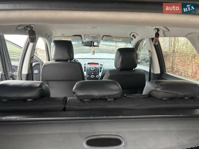 Серый Киа Сид, объемом двигателя 1.58 л и пробегом 300 тыс. км за 6000 $, фото 1 на Automoto.ua