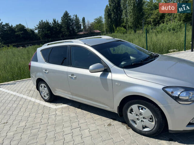 Серый Киа Сид, объемом двигателя 1.6 л и пробегом 264 тыс. км за 6800 $, фото 2 на Automoto.ua