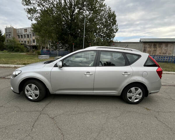 Серый Киа Сид, объемом двигателя 1.4 л и пробегом 220 тыс. км за 7000 $, фото 2 на Automoto.ua