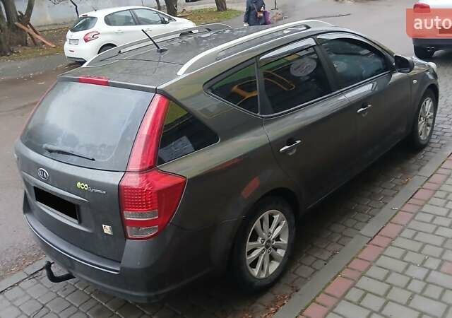 Серый Киа Сид, объемом двигателя 1.58 л и пробегом 260 тыс. км за 5800 $, фото 3 на Automoto.ua