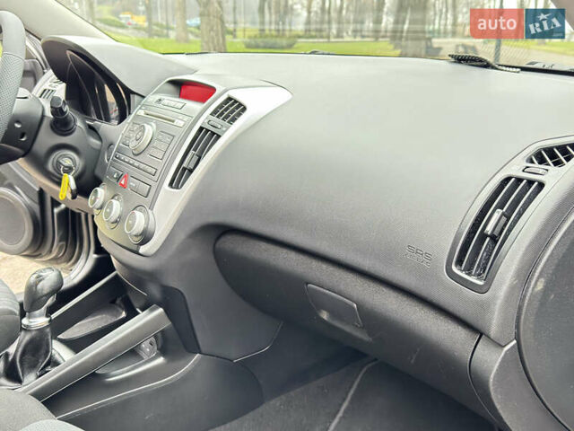 Серый Киа Сид, объемом двигателя 1.59 л и пробегом 187 тыс. км за 6700 $, фото 47 на Automoto.ua
