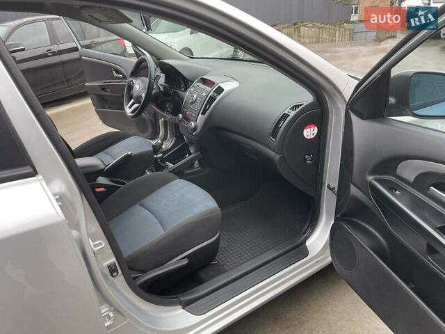 Серый Киа Сид, объемом двигателя 1.59 л и пробегом 207 тыс. км за 6700 $, фото 34 на Automoto.ua