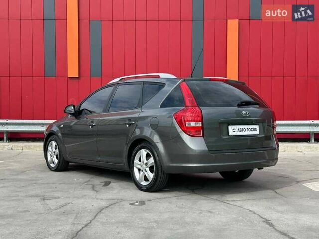 Серый Киа Сид, объемом двигателя 1.58 л и пробегом 241 тыс. км за 7490 $, фото 5 на Automoto.ua