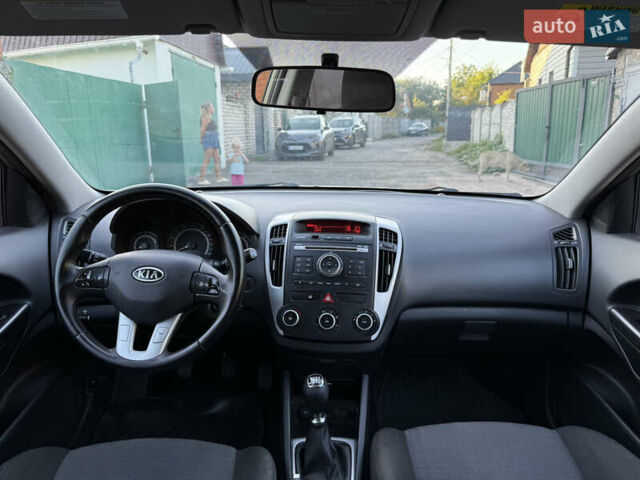 Серый Киа Сид, объемом двигателя 1.6 л и пробегом 190 тыс. км за 5900 $, фото 30 на Automoto.ua