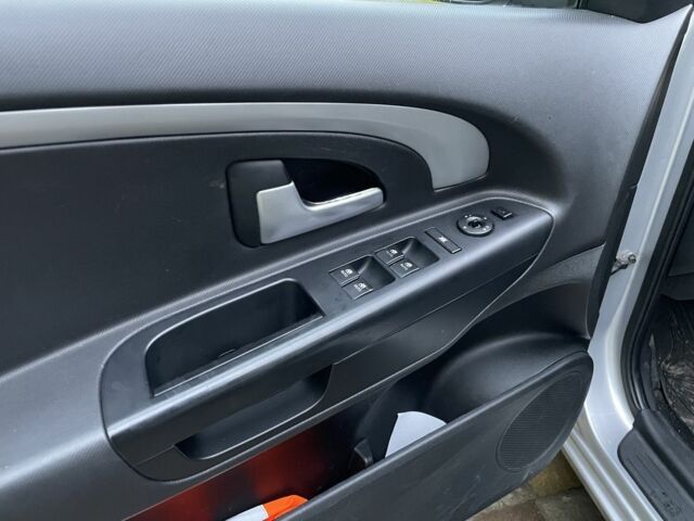 Сірий Кіа Сід, об'ємом двигуна 1.6 л та пробігом 215 тис. км за 5350 $, фото 6 на Automoto.ua