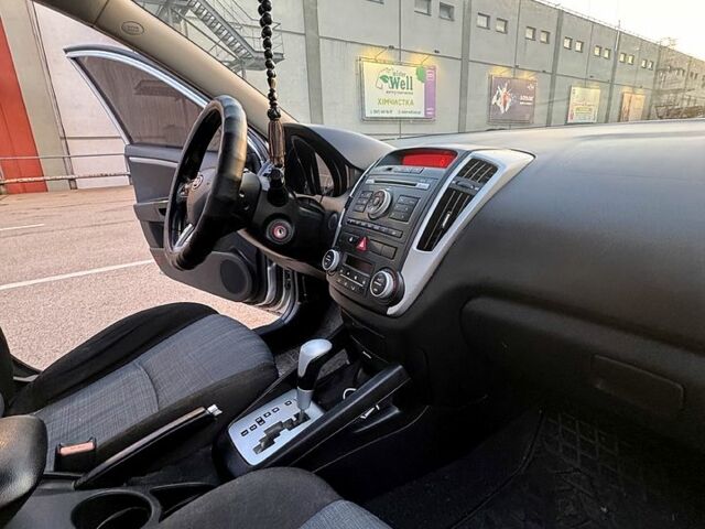 Сірий Кіа Сід, об'ємом двигуна 1.6 л та пробігом 204 тис. км за 7600 $, фото 5 на Automoto.ua