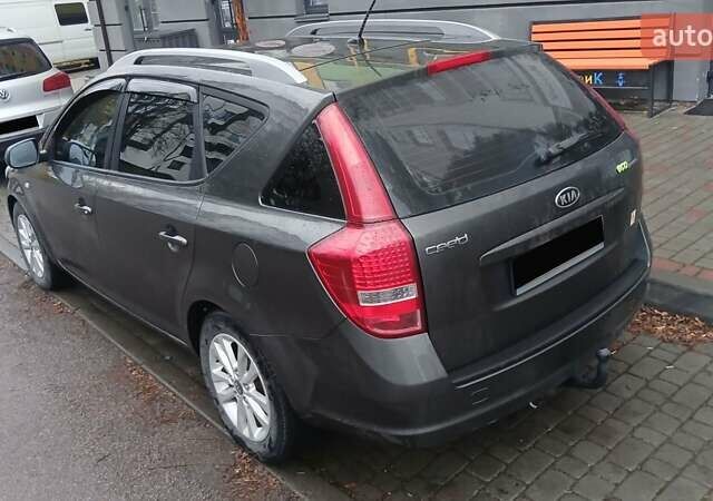 Серый Киа Сид, объемом двигателя 1.58 л и пробегом 260 тыс. км за 5800 $, фото 5 на Automoto.ua