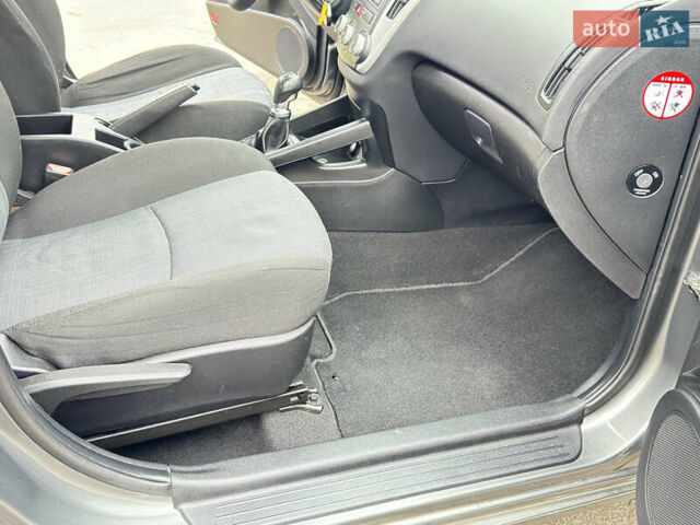 Серый Киа Сид, объемом двигателя 1.59 л и пробегом 187 тыс. км за 6700 $, фото 48 на Automoto.ua