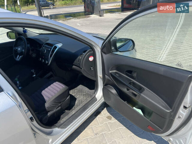 Серый Киа Сид, объемом двигателя 1.6 л и пробегом 264 тыс. км за 6800 $, фото 4 на Automoto.ua