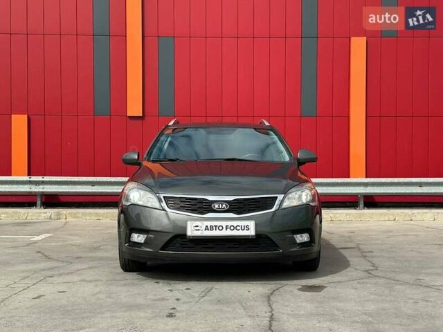 Серый Киа Сид, объемом двигателя 1.58 л и пробегом 241 тыс. км за 7490 $, фото 2 на Automoto.ua
