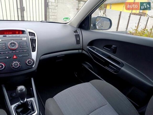 Серый Киа Сид, объемом двигателя 1.4 л и пробегом 187 тыс. км за 5999 $, фото 9 на Automoto.ua