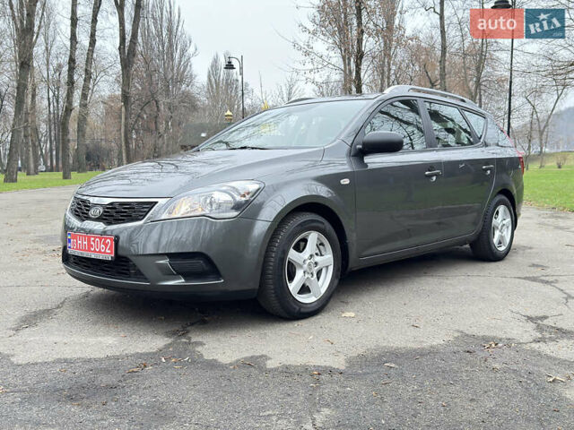 Серый Киа Сид, объемом двигателя 1.59 л и пробегом 187 тыс. км за 6700 $, фото 20 на Automoto.ua